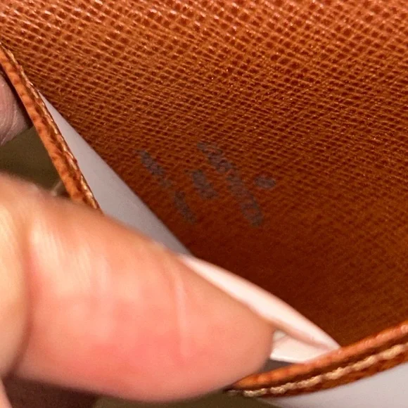 Louis Vuitton Brown Taiga Card/Photo/ID Holder - Picture 9 of 10